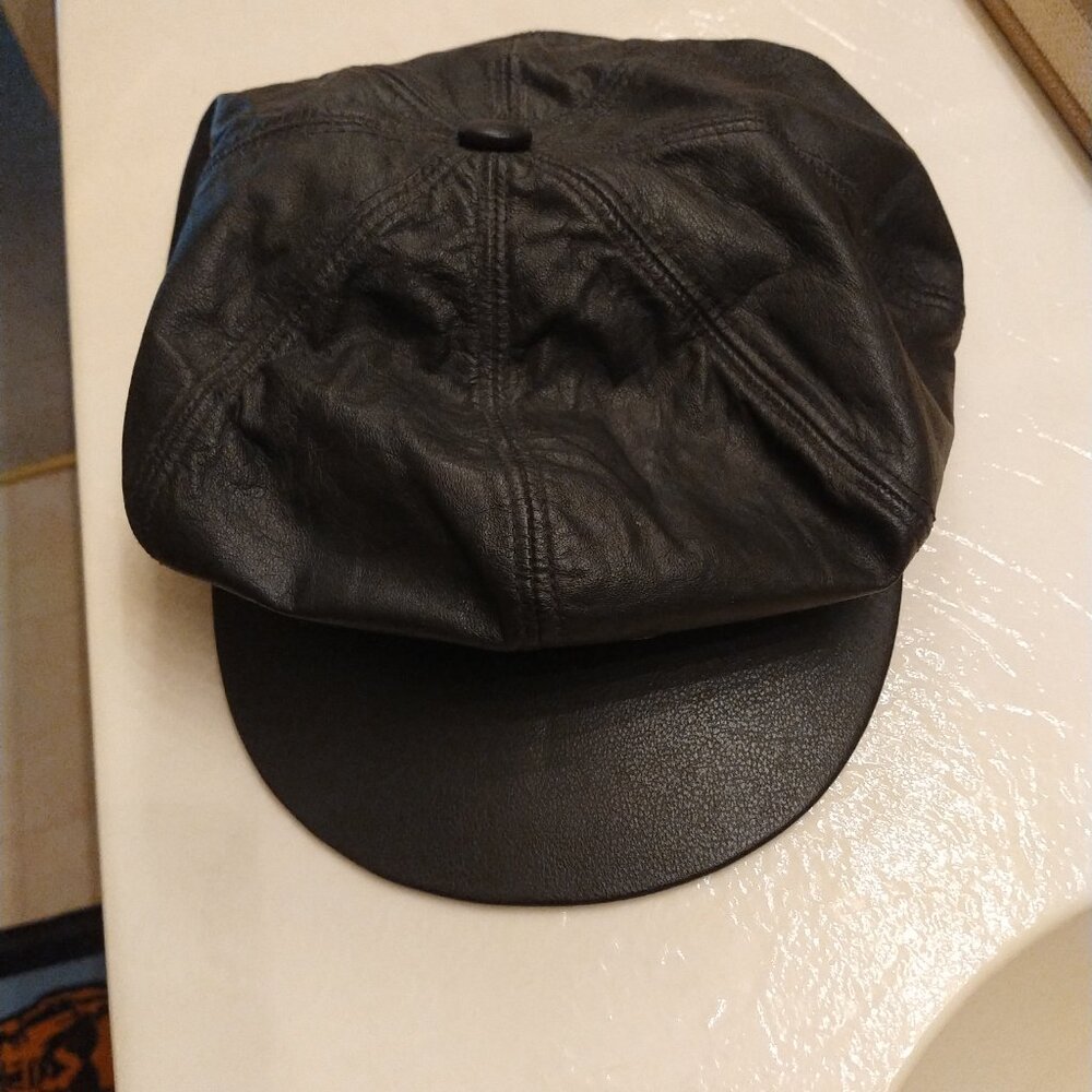 Harley-Davidson Vintage Black Leather Cap with Red Logo - Picture 9 of 15